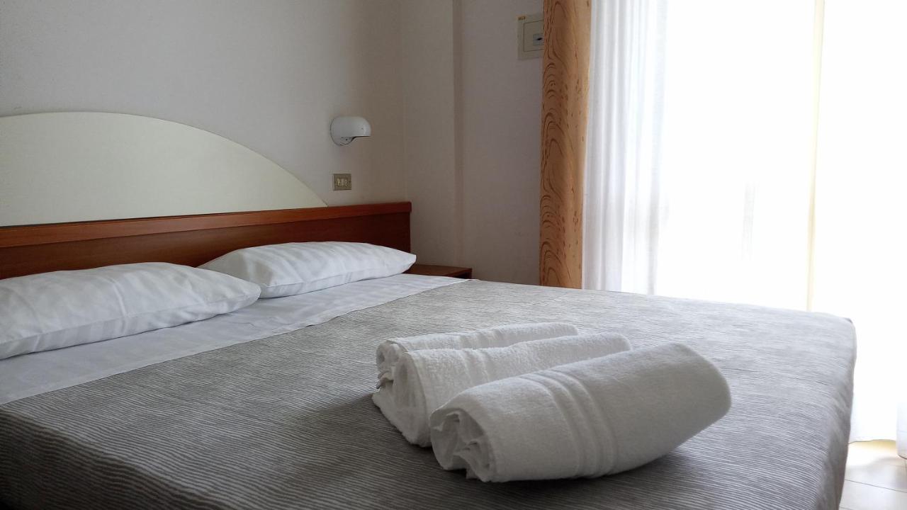 Hotel Meeting Белариа-Игеа Марина Екстериор снимка