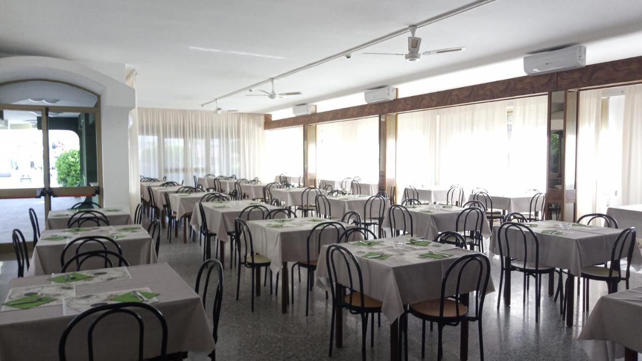 Hotel Meeting Белариа-Игеа Марина Екстериор снимка