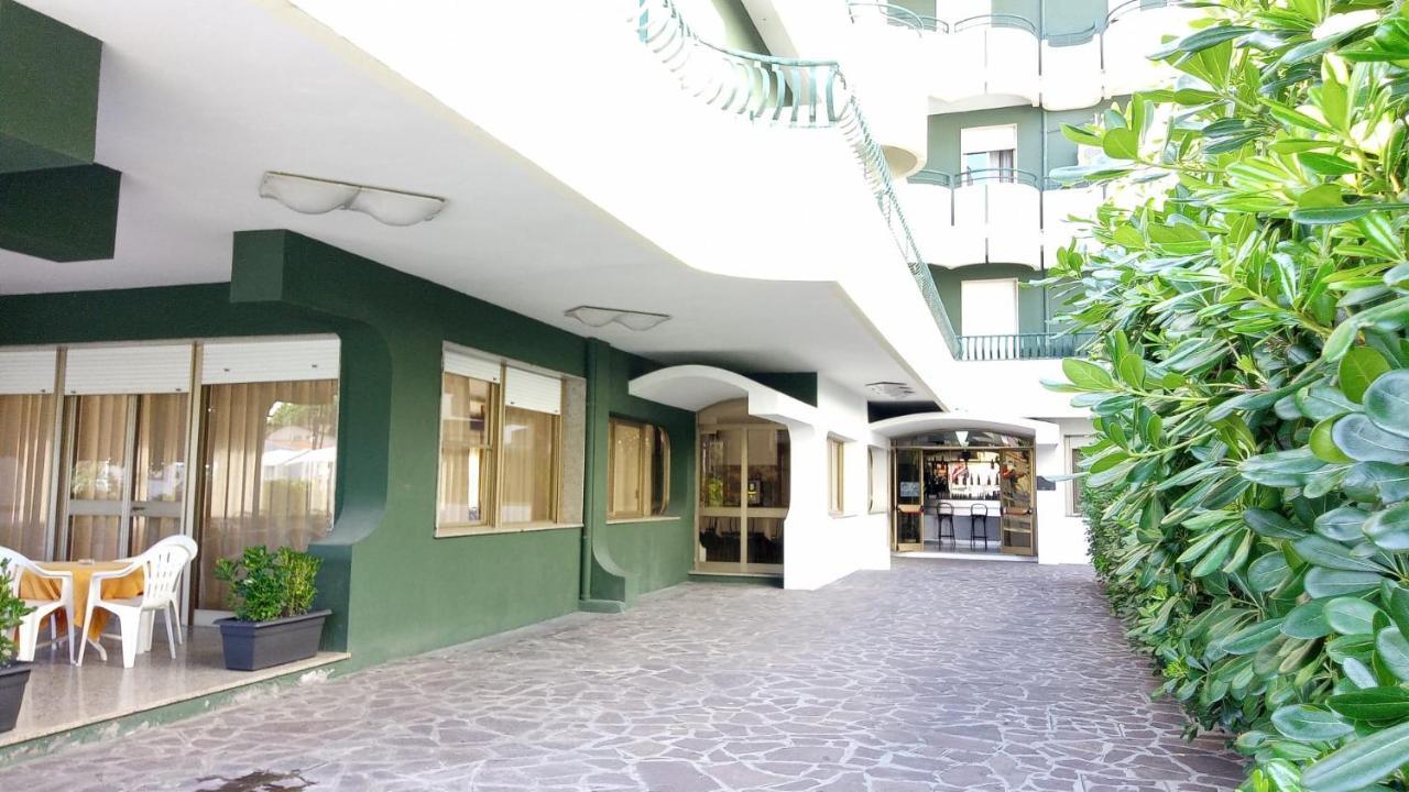 Hotel Meeting Белариа-Игеа Марина Екстериор снимка